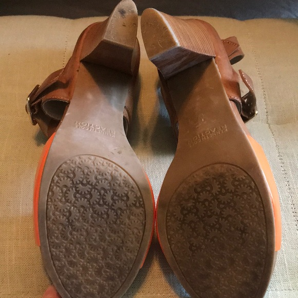 Orange and wood block heels - Picture 3 of 3
